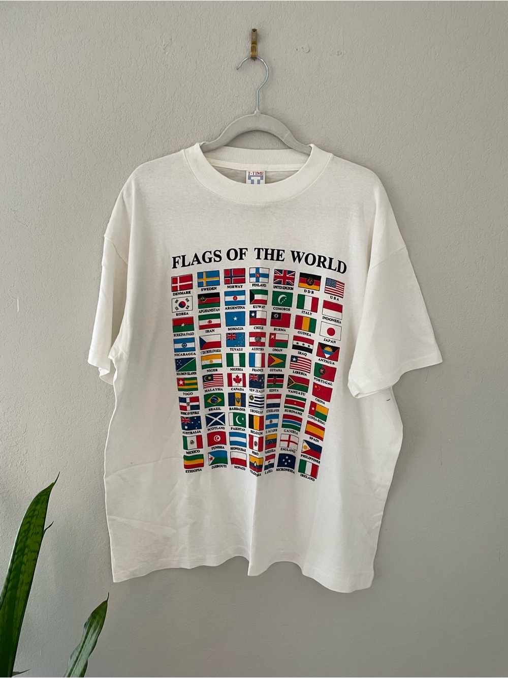 Vintage T-Time made in the USA Flags of the world Single Stitch Short Sleeve